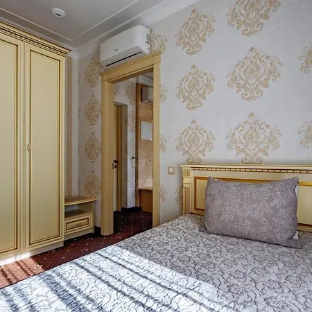 Vintage Na Bulvare * Odessa
